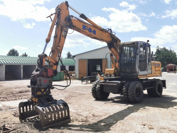 HITACHI EX 135W