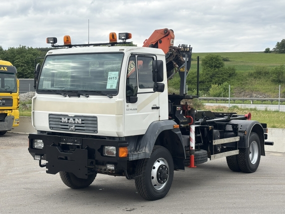 MAN LE 14.220 4X4 BB EURO 3 hákový nosič s hydraulickou rukou