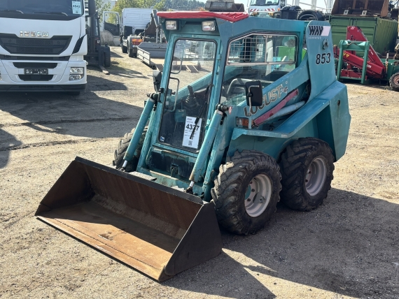 LOCUST L853 smykový nakladač