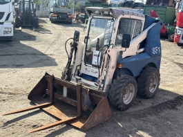  NOVOTNÝ BOBEK 861 smykový nakladač