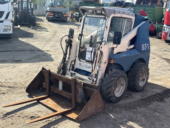  NOVOTNÝ BOBEK 861 smykový nakladač