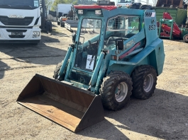LOCUST L853 smykový nakladač